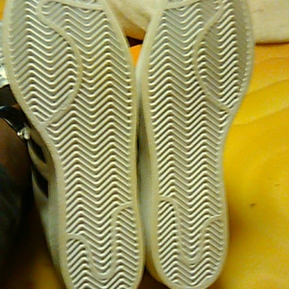 Sneakers - Picture 2 of 4